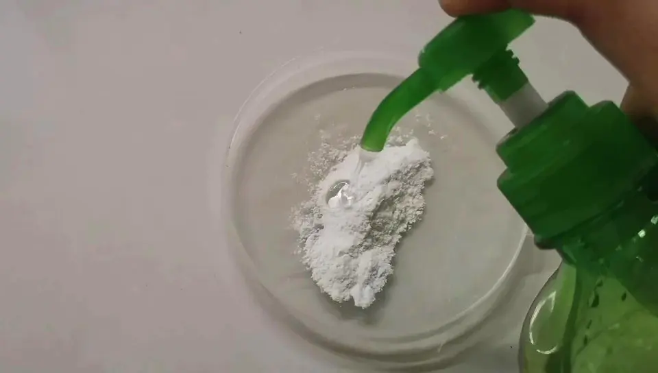 染发剂沾皮肤上难清洗，别急，教你几招，轻松洗净，厉害又实用