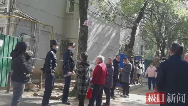 江西塌楼亲历者讲述：丈夫用梯子救下妻儿，有人即将退休刚回家遇难 播报文章