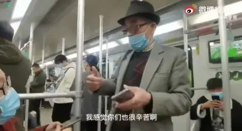 上海地铁一老人抢座强坐女乘客大腿，地铁公司回应