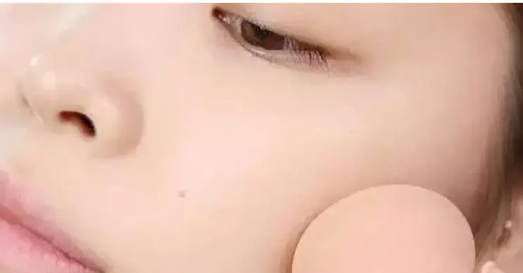 粉饼怎么用才正确(浅谈懒人必学的4种快速上妆法)插图6 粉饼怎么用才正确(浅谈懒人必学的4种快速上妆法)插图6