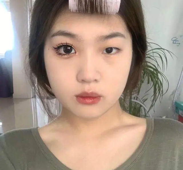 怎么样画大眼妆(介绍大小眼如何画眼妆)插图4 怎么样画大眼妆(介绍大小眼如何画眼妆)插图4