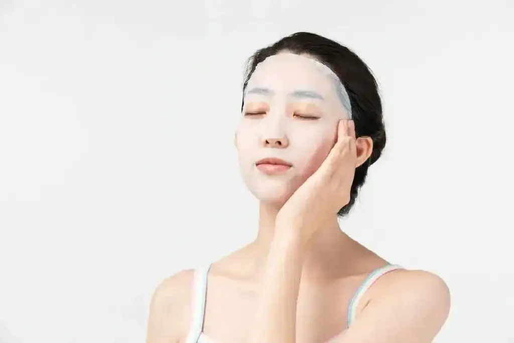 化妆品怎么用最有效果(解读正确使用护肤品有事半功倍的效果哦)插图2 化妆品怎么用最有效果(解读正确使用护肤品有事半功倍的效果哦)插图2