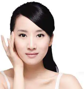 遮瑕怎么用能遮住斑点（解析消除色斑的局部涂抹法）插图