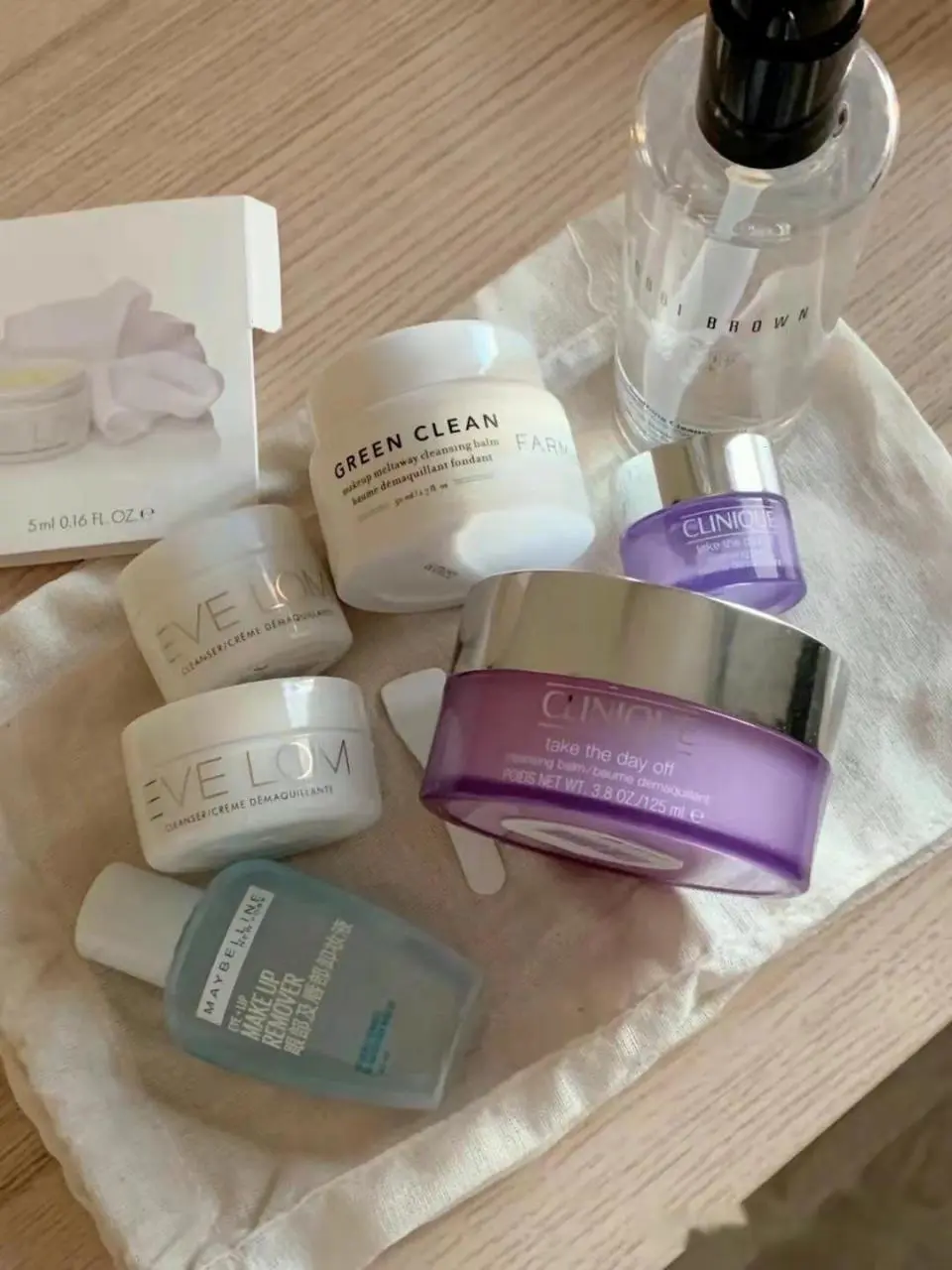 卸妆膏和卸妆油哪个好用(如何正确卸妆)插图 卸妆膏和卸妆油哪个好用(如何正确卸妆)插图