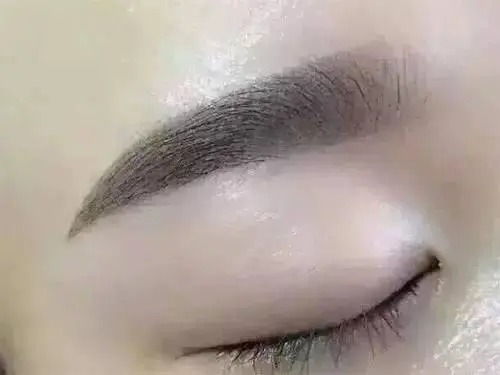 雾眉和丝雾眉哪个好(讲解雾眉线条眉和丝雾眉究竟该怎么选)插图 雾眉和丝雾眉哪个好(讲解雾眉线条眉和丝雾眉究竟该怎么选)插图